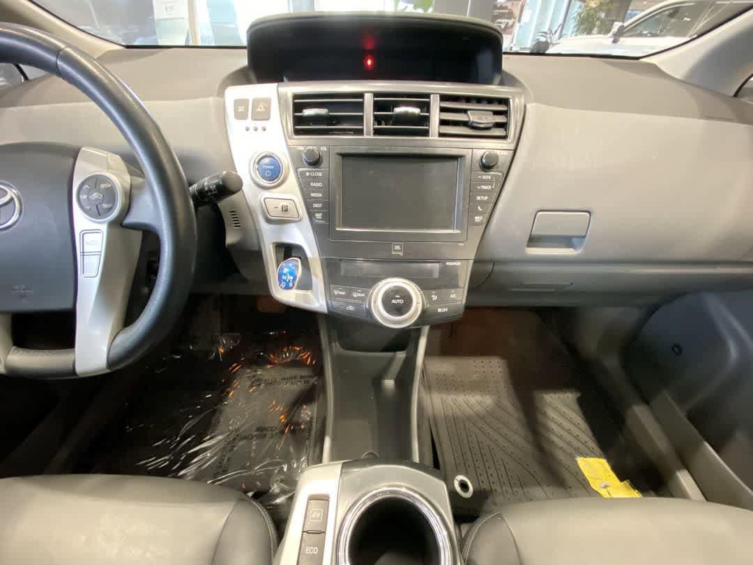 Thumbnail: 2013 Toyota Prius v - 24