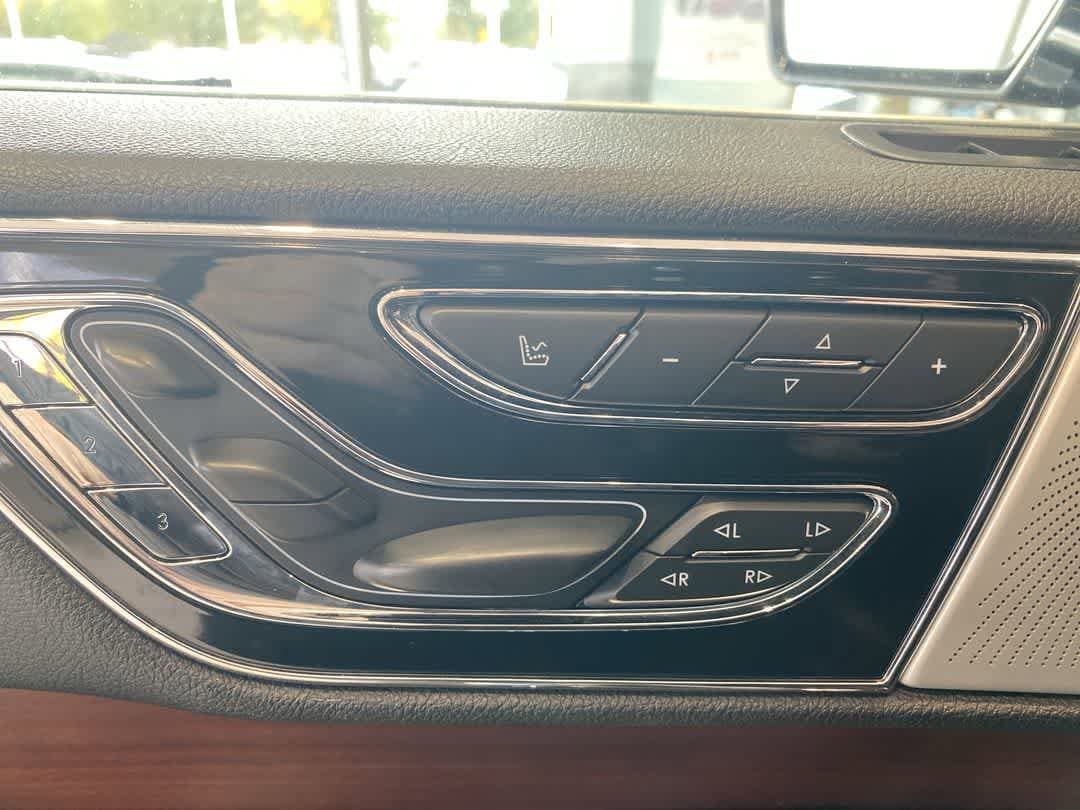 Thumbnail: 2020 Lincoln Navigator - 14