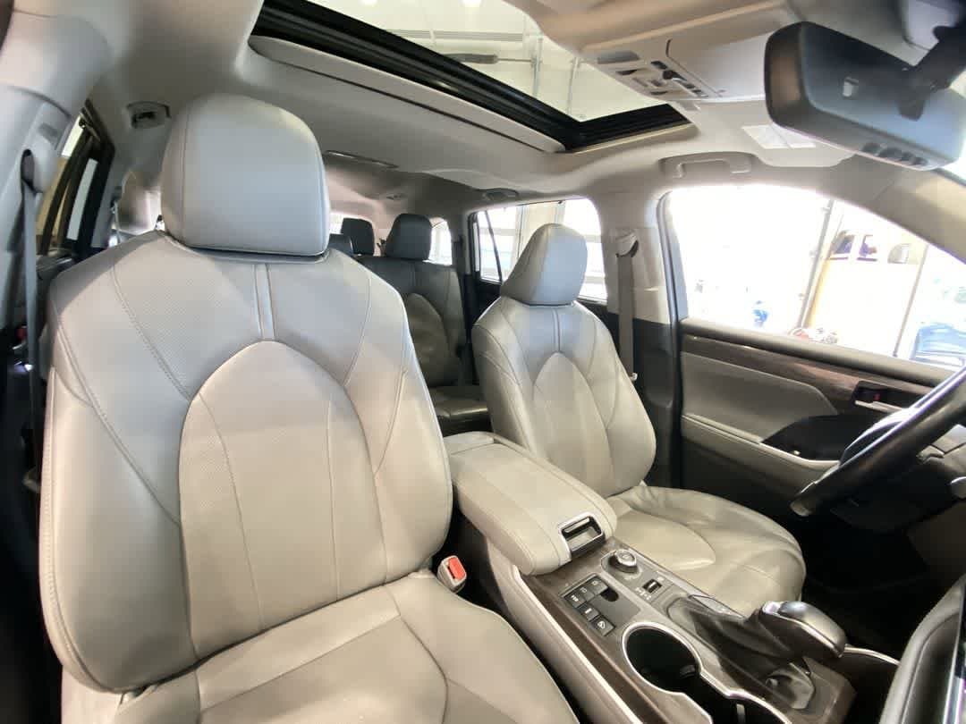 Thumbnail: 2023 Toyota Highlander - 28