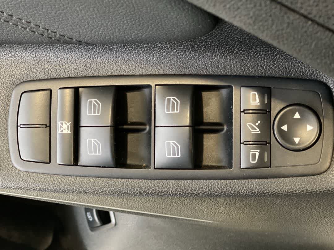 Thumbnail: 2010 Mercedes-Benz M-Class - 16