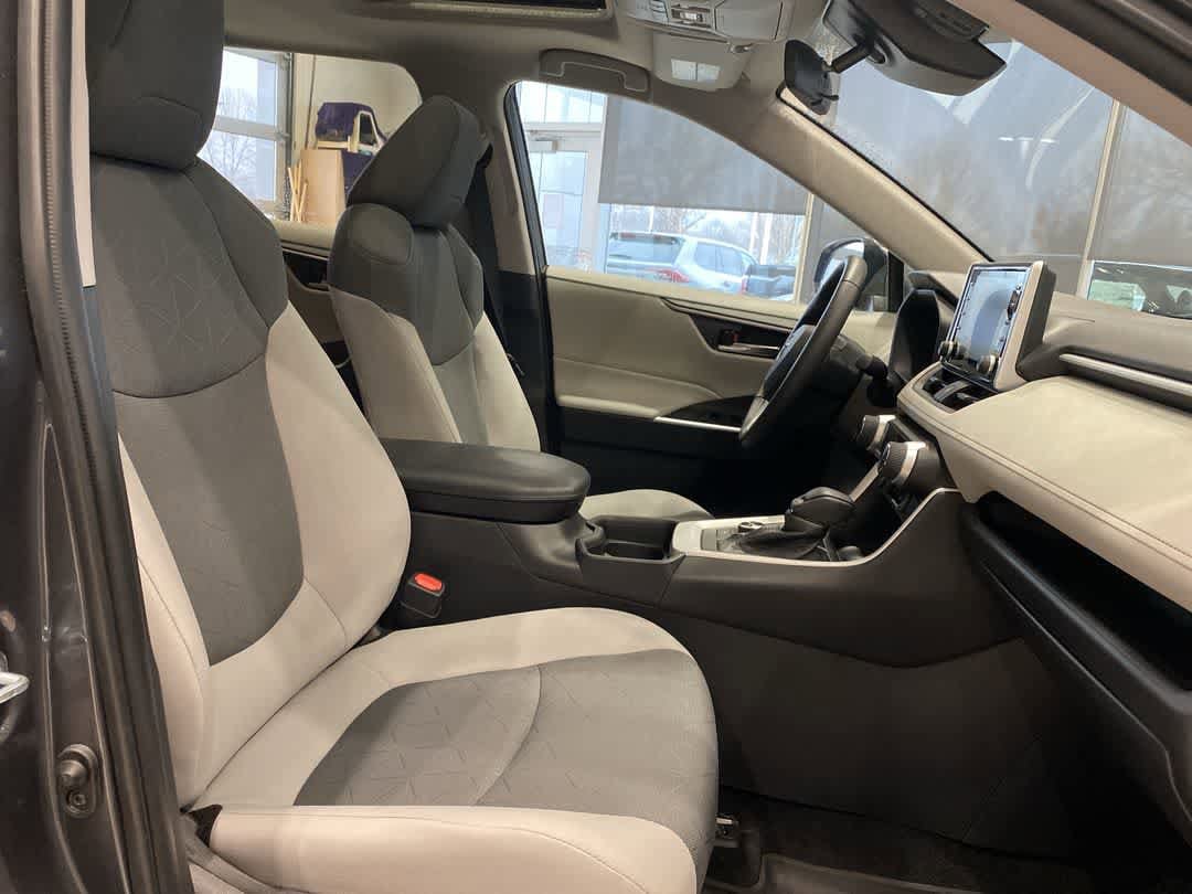 Thumbnail: 2021 Toyota RAV4 - 24