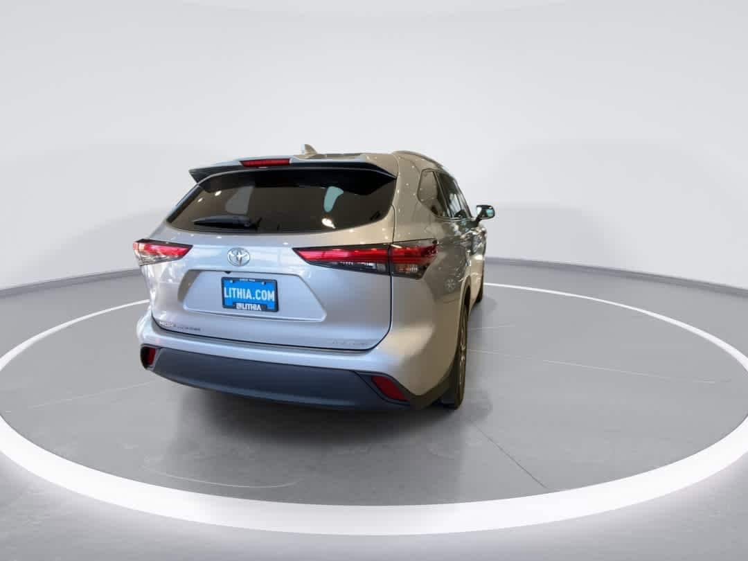 Thumbnail: 2021 Toyota Highlander - 7