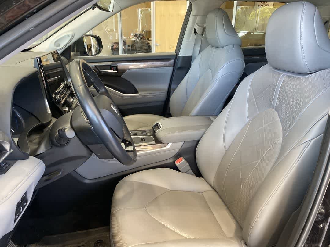 Thumbnail: 2021 Toyota Highlander - 14