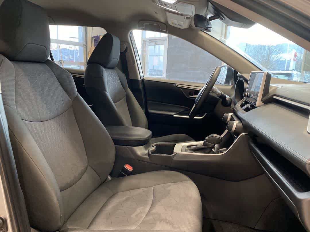 Thumbnail: 2025 Toyota RAV4 - 24