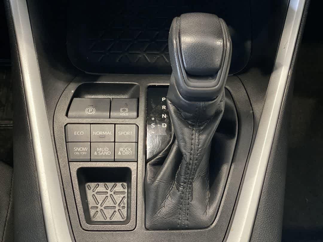 Thumbnail: 2021 Toyota RAV4 - 22