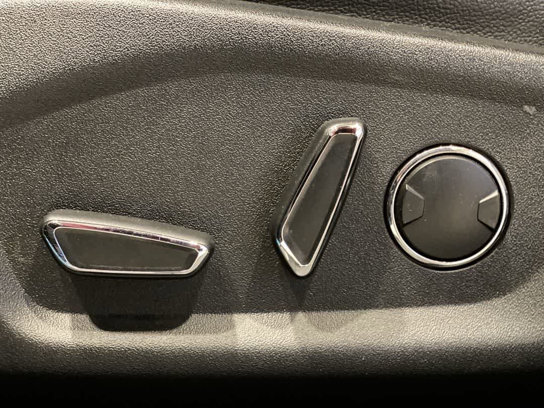 Thumbnail: 2016 Ford Explorer - 14