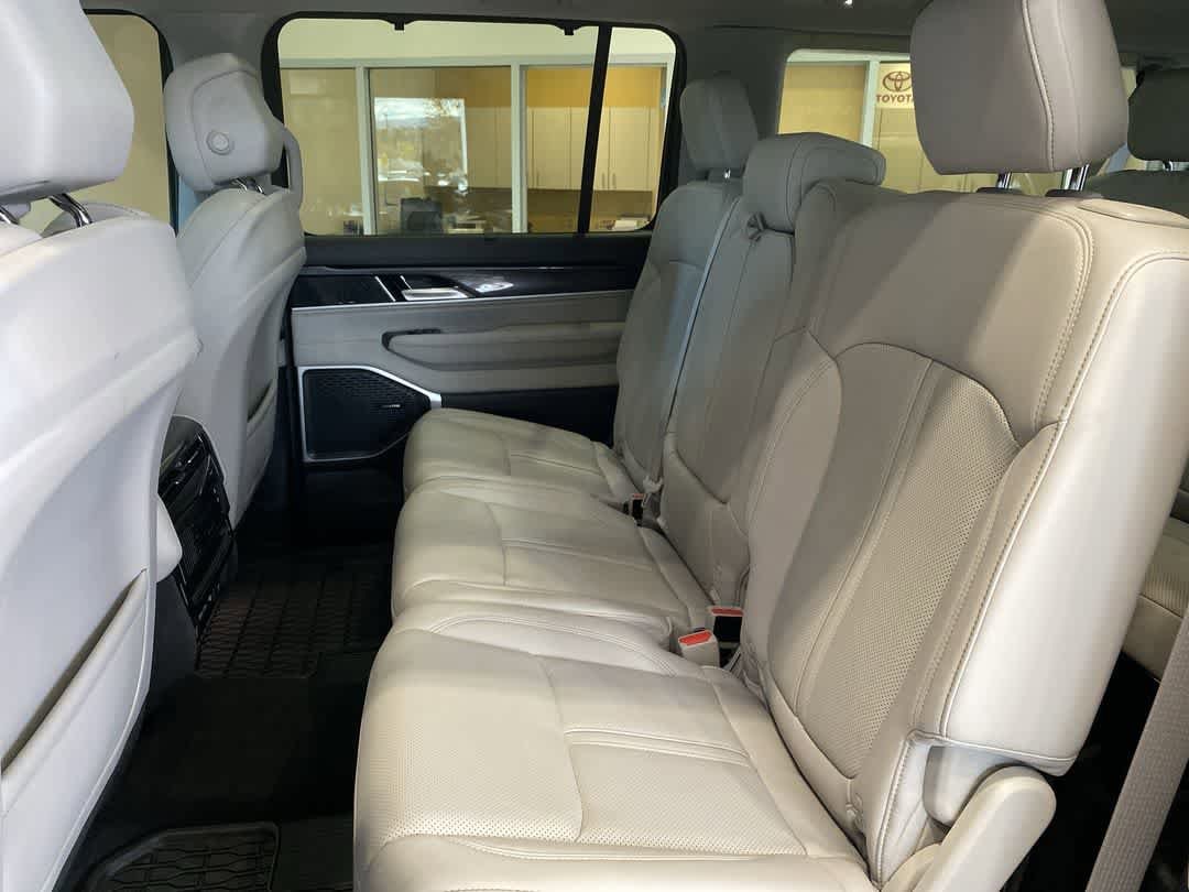 Thumbnail: 2024 Jeep Wagoneer - 22