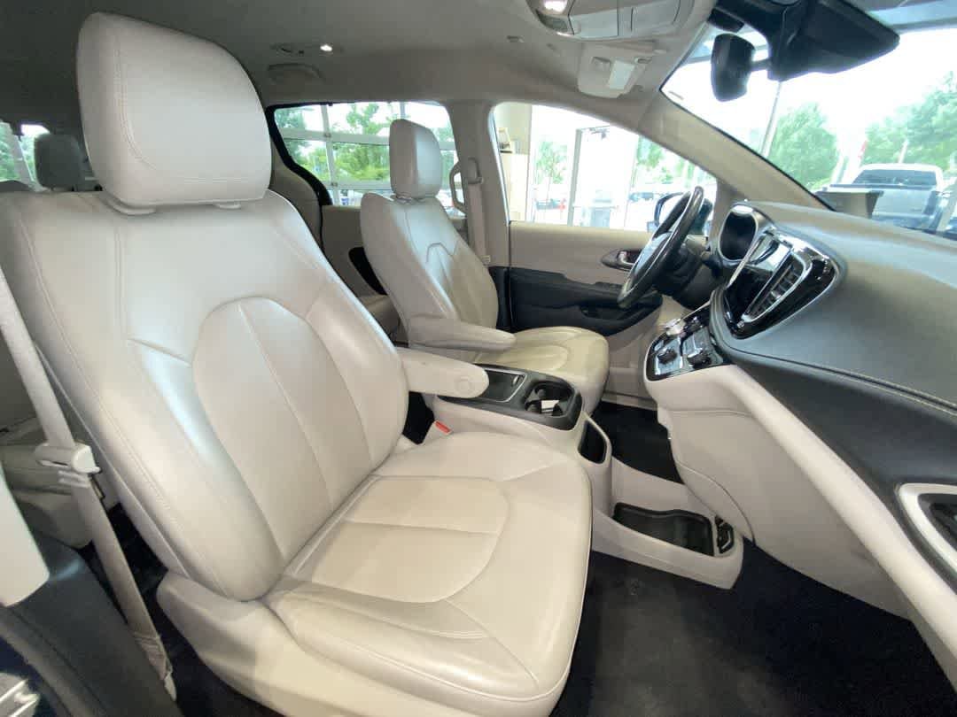 Thumbnail: 2021 Chrysler Pacifica - 27