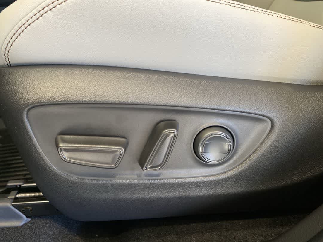 Thumbnail: 2025 Toyota RAV4 - 12