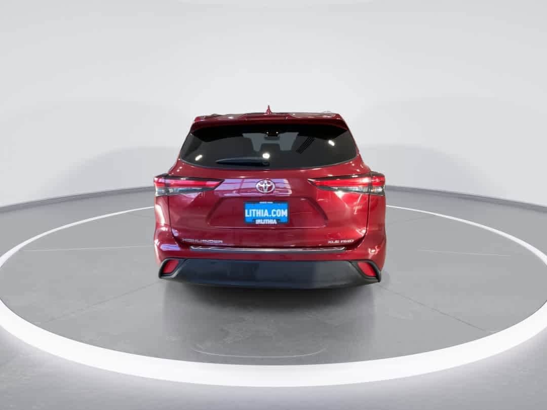 Thumbnail: 2022 Toyota Highlander - 7