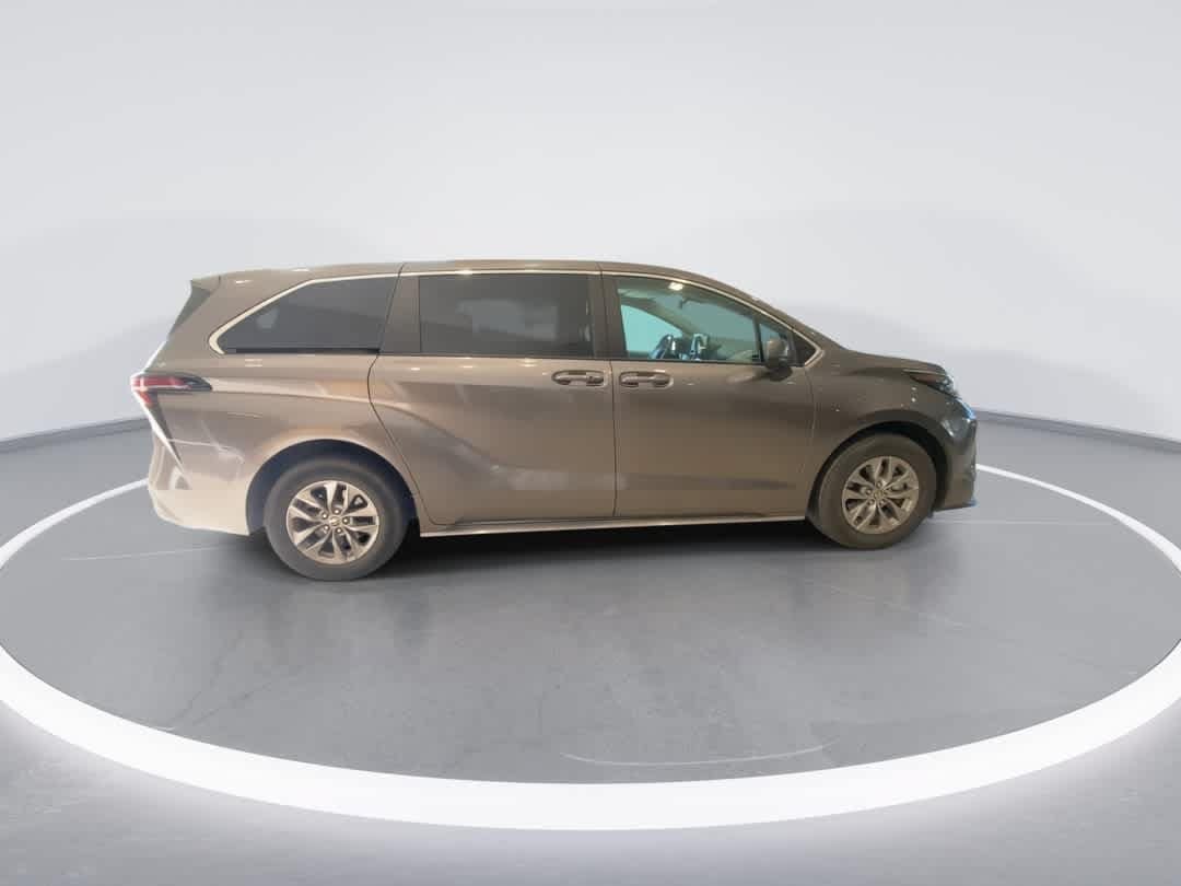 Thumbnail: 2024 Toyota Sienna - 9