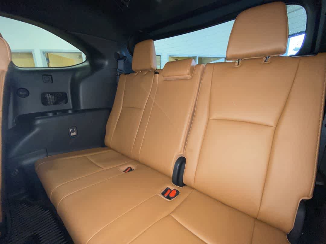 Thumbnail: 2020 Toyota Highlander - 27