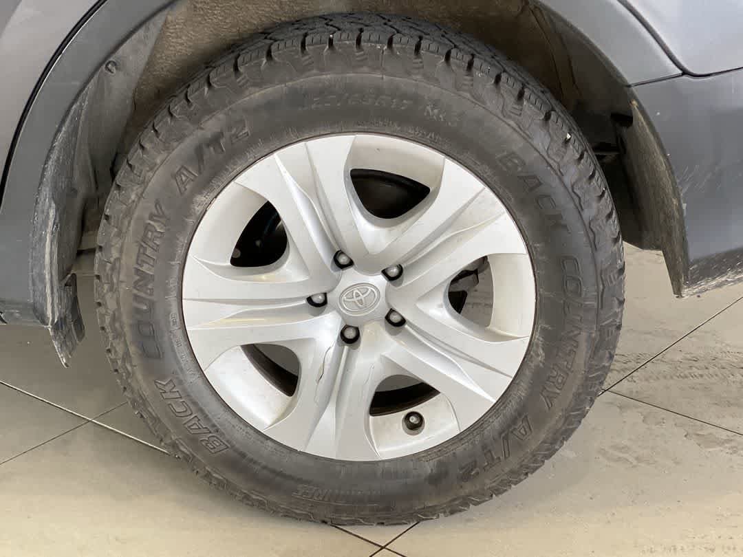 Thumbnail: 2015 Toyota RAV4 - 13