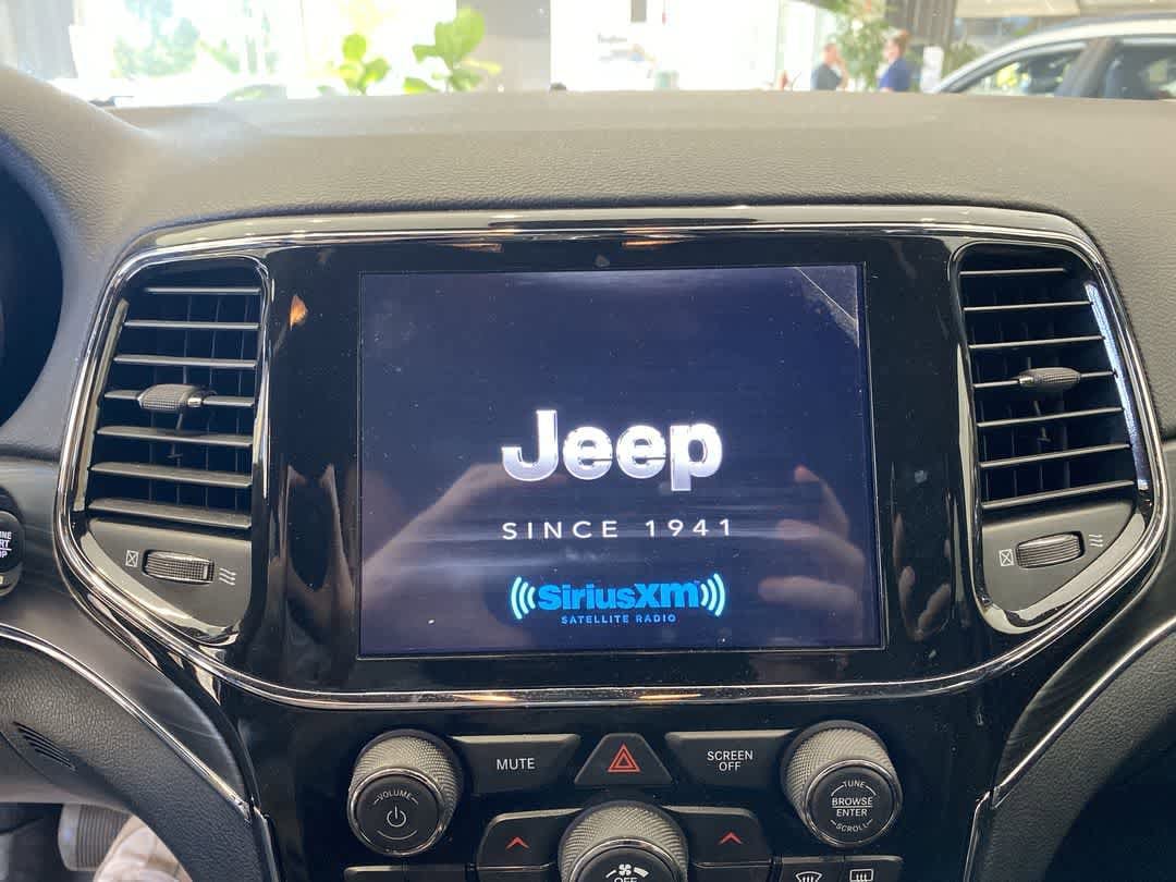 Thumbnail: 2022 Jeep Grand Cherokee - 17