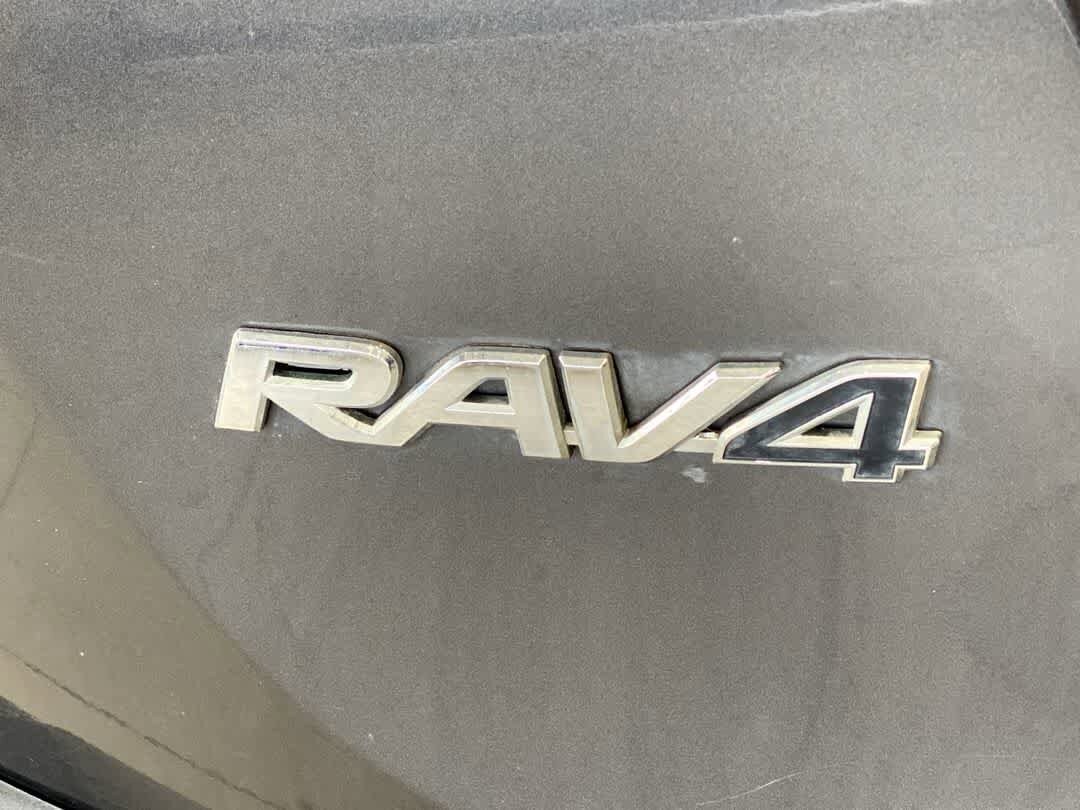 Thumbnail: 2018 Toyota RAV4 - 11