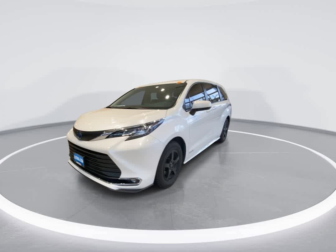 Thumbnail: 2021 Toyota Sienna - 4