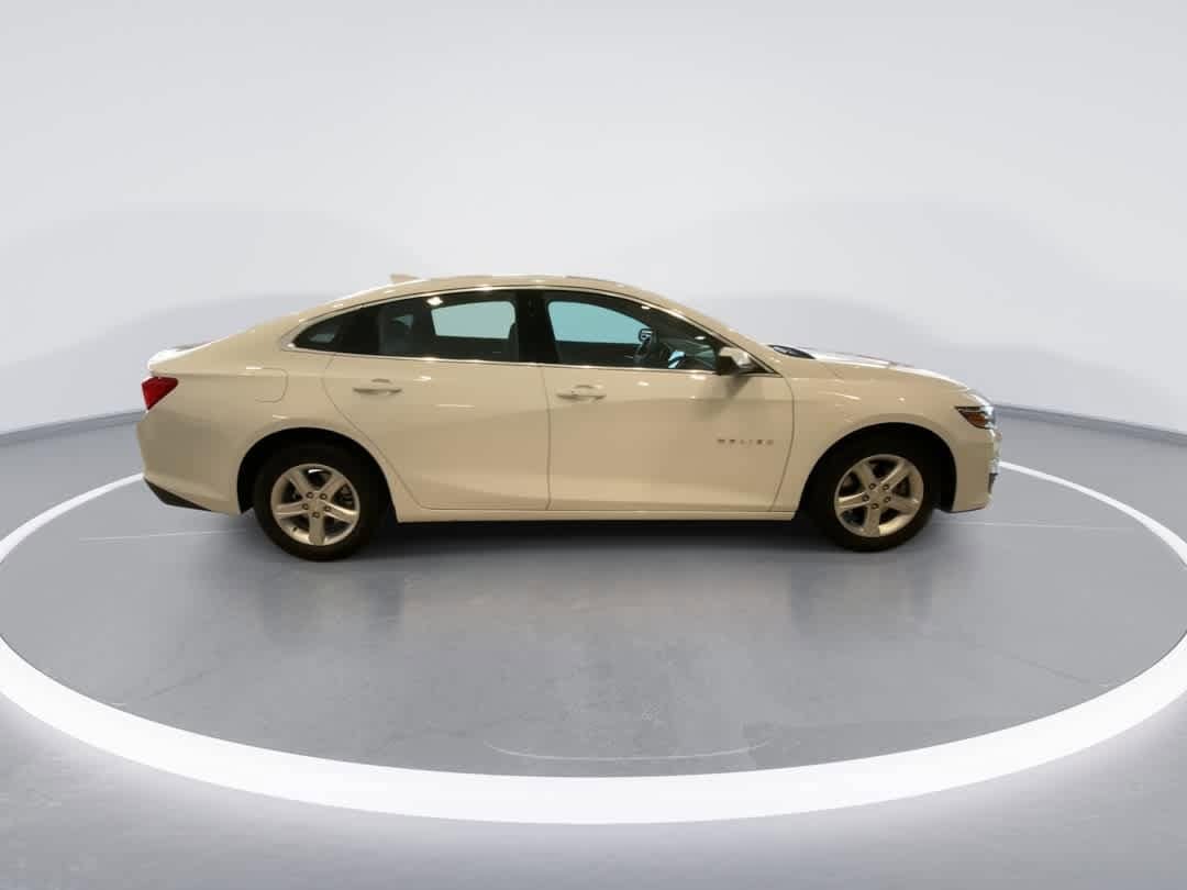 Thumbnail: 2023 Chevrolet Malibu - 9