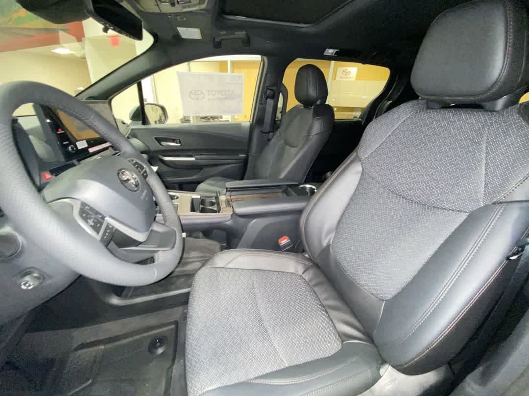Thumbnail: 2025 Toyota Sienna - 13