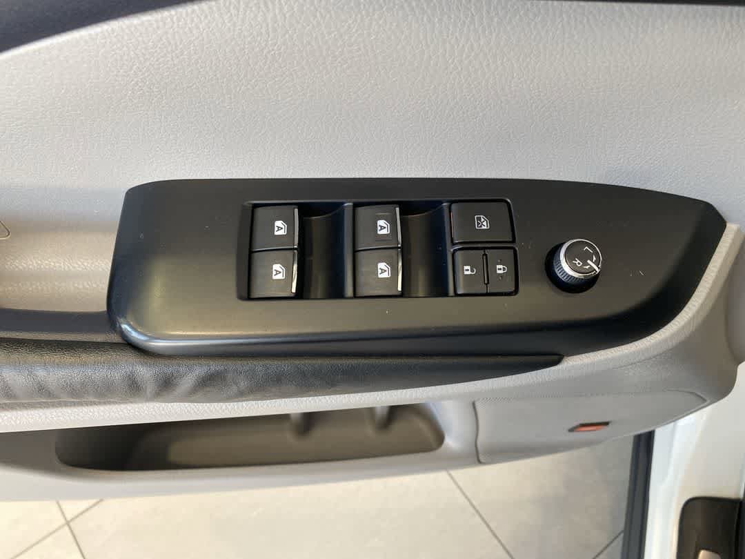 Thumbnail: 2015 Toyota Highlander - 15