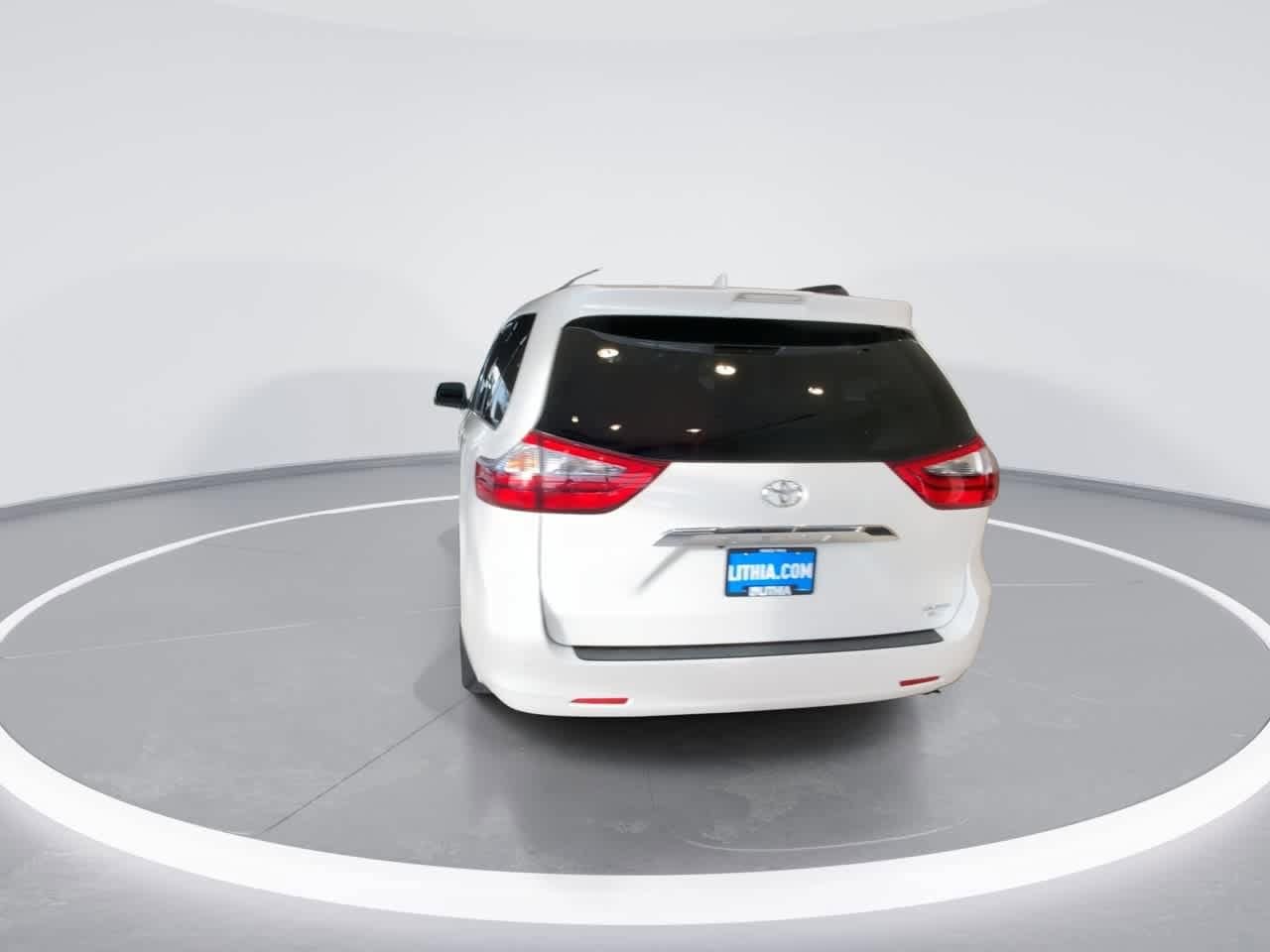 Thumbnail: 2020 Toyota Sienna - 7