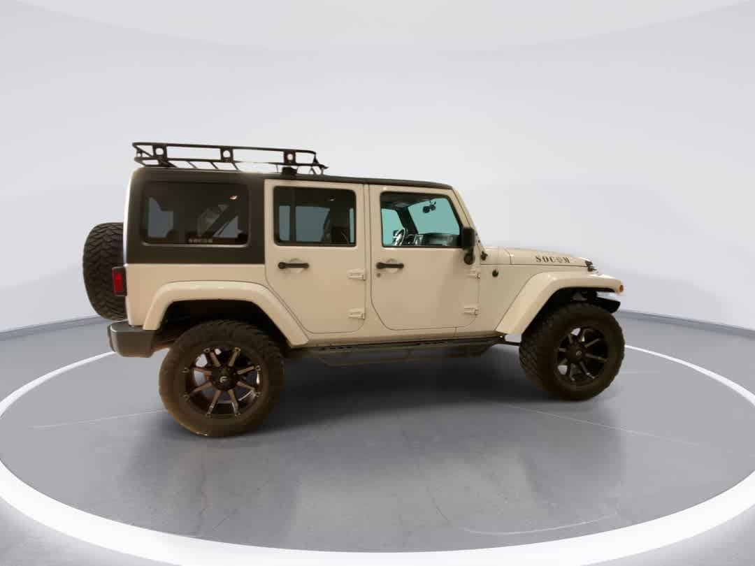 Thumbnail: 2016 Jeep Wrangler - 9