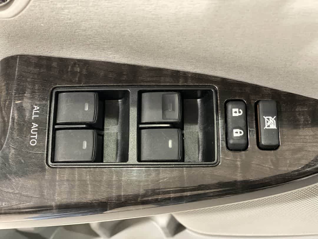 Thumbnail: 2015 Toyota Venza - 15