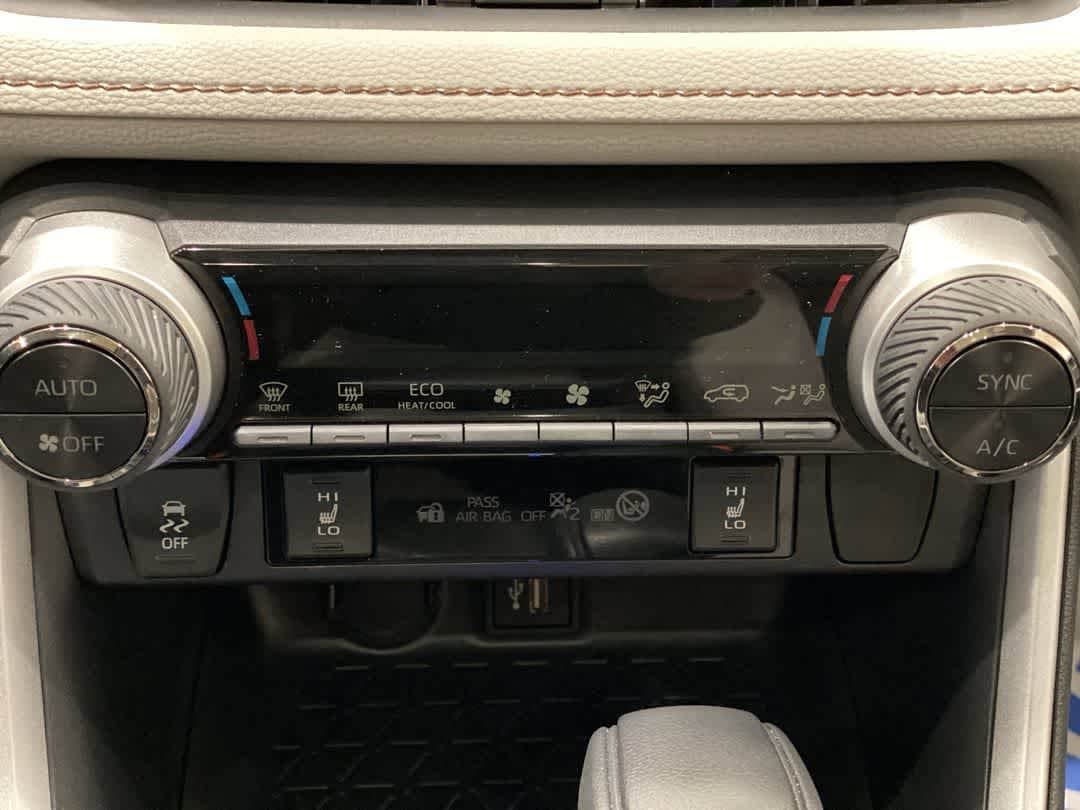 Thumbnail: 2025 Toyota RAV4 - 21