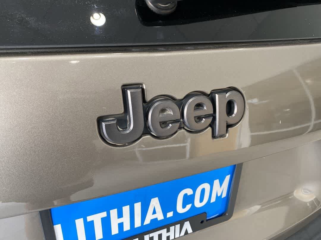 Thumbnail: 2021 Jeep Cherokee - 12