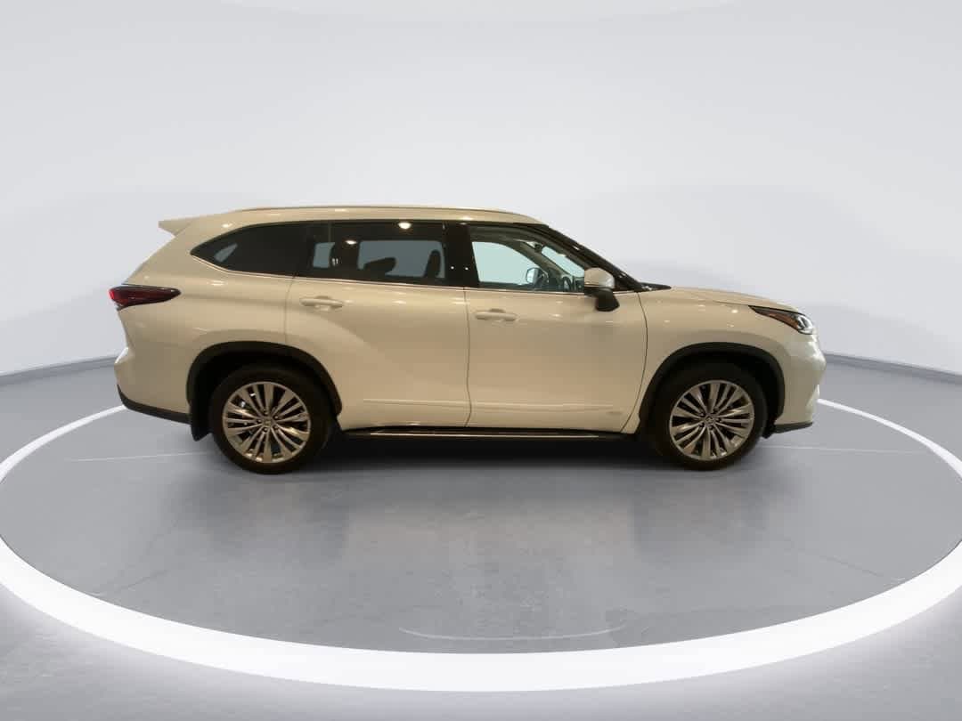 Thumbnail: 2024 Toyota Highlander - 9