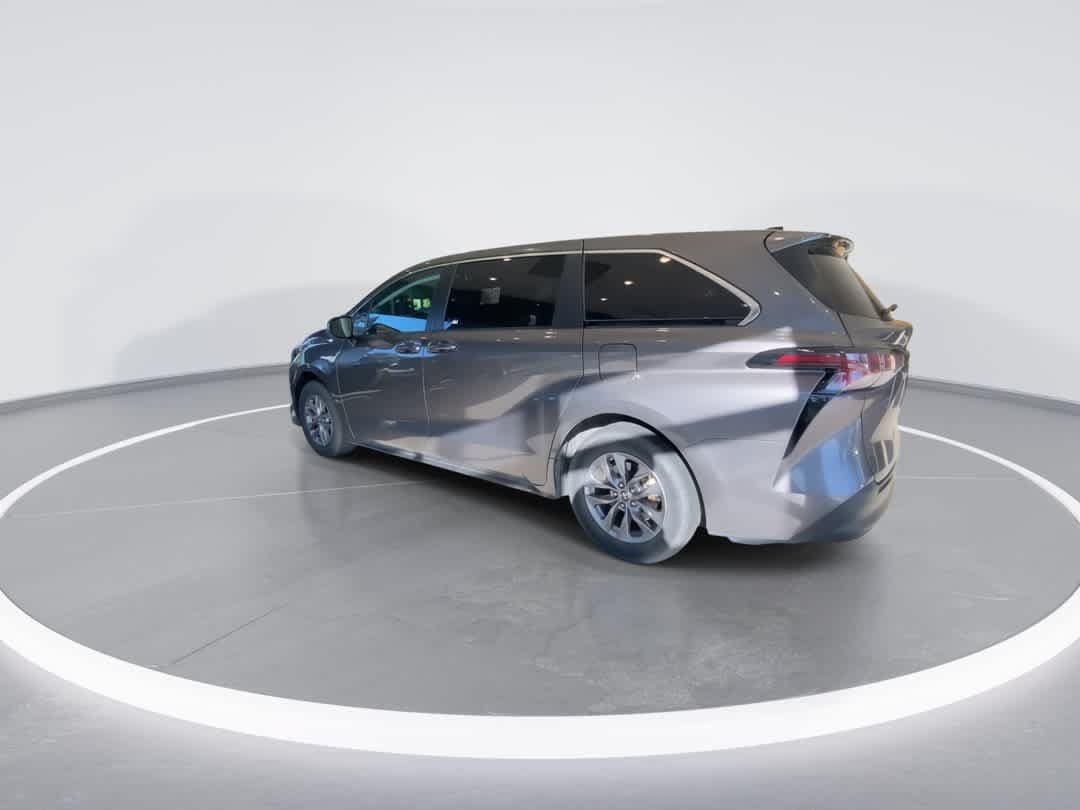 Thumbnail: 2024 Toyota Sienna - 6