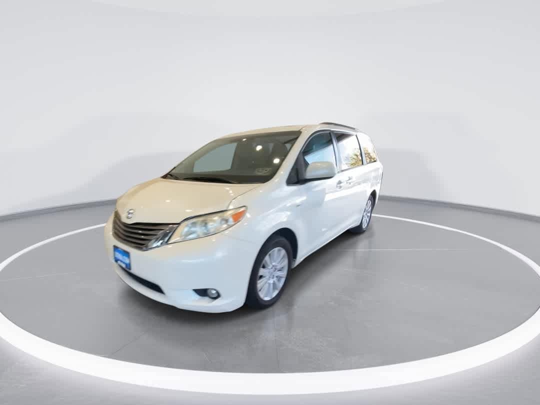 Thumbnail: 2017 Toyota Sienna - 4
