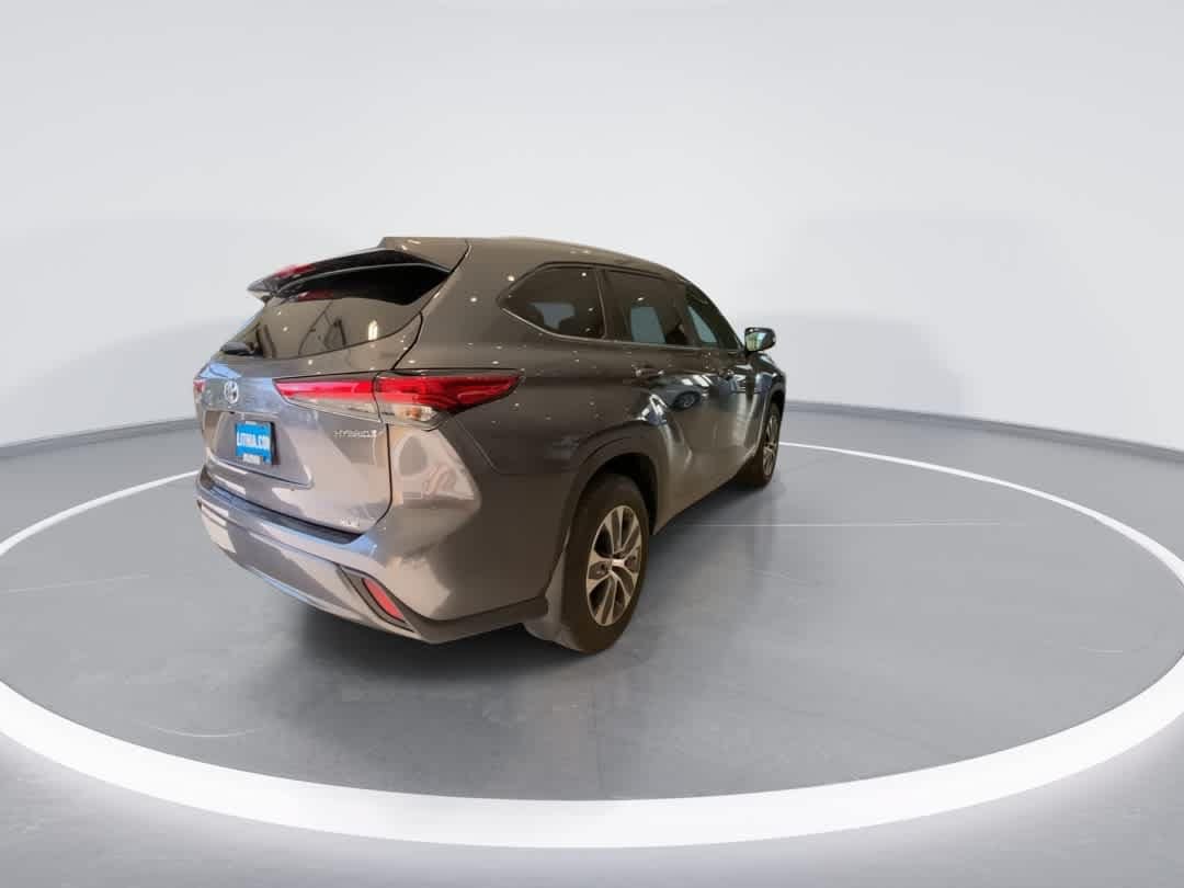 Thumbnail: 2023 Toyota Highlander - 8