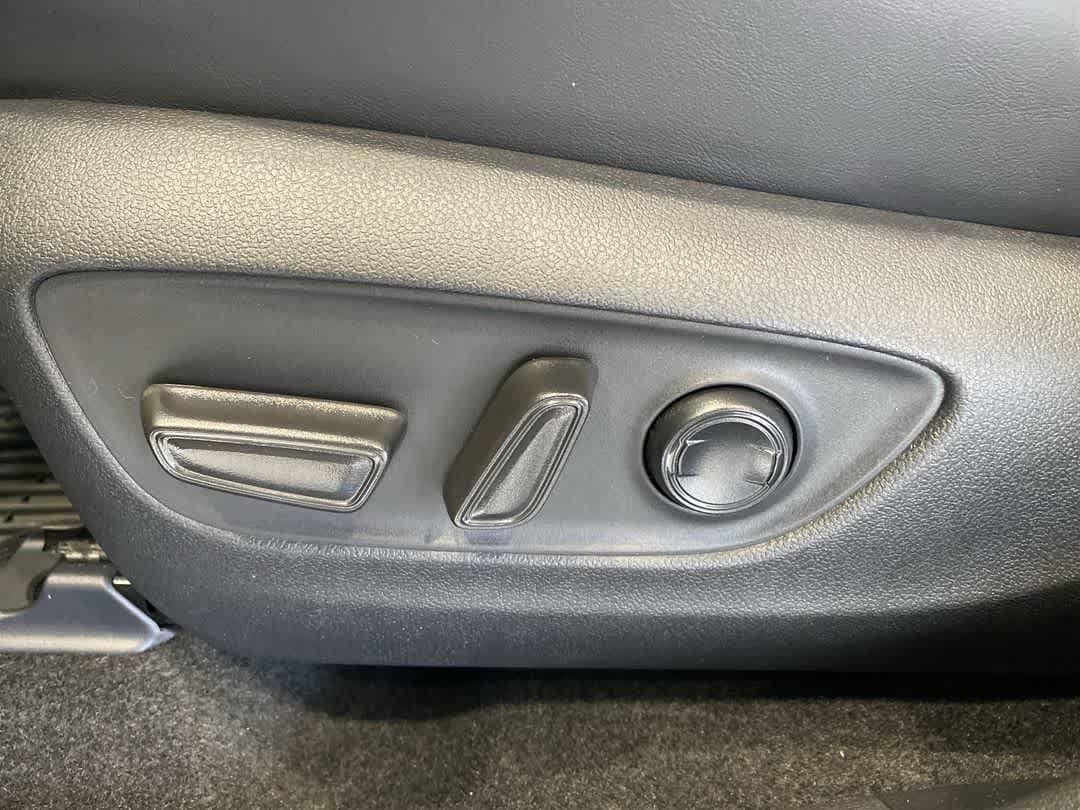 Thumbnail: 2025 Toyota RAV4 - 12