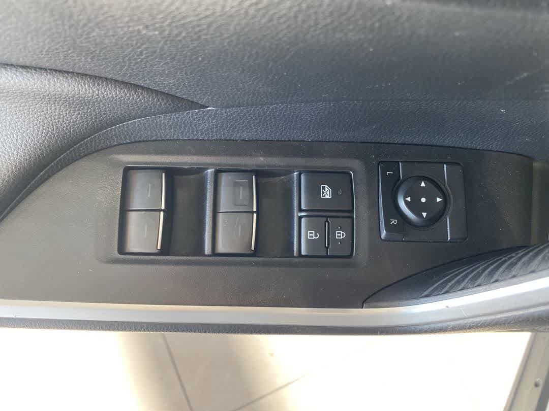 Thumbnail: 2022 Toyota RAV4 - 15