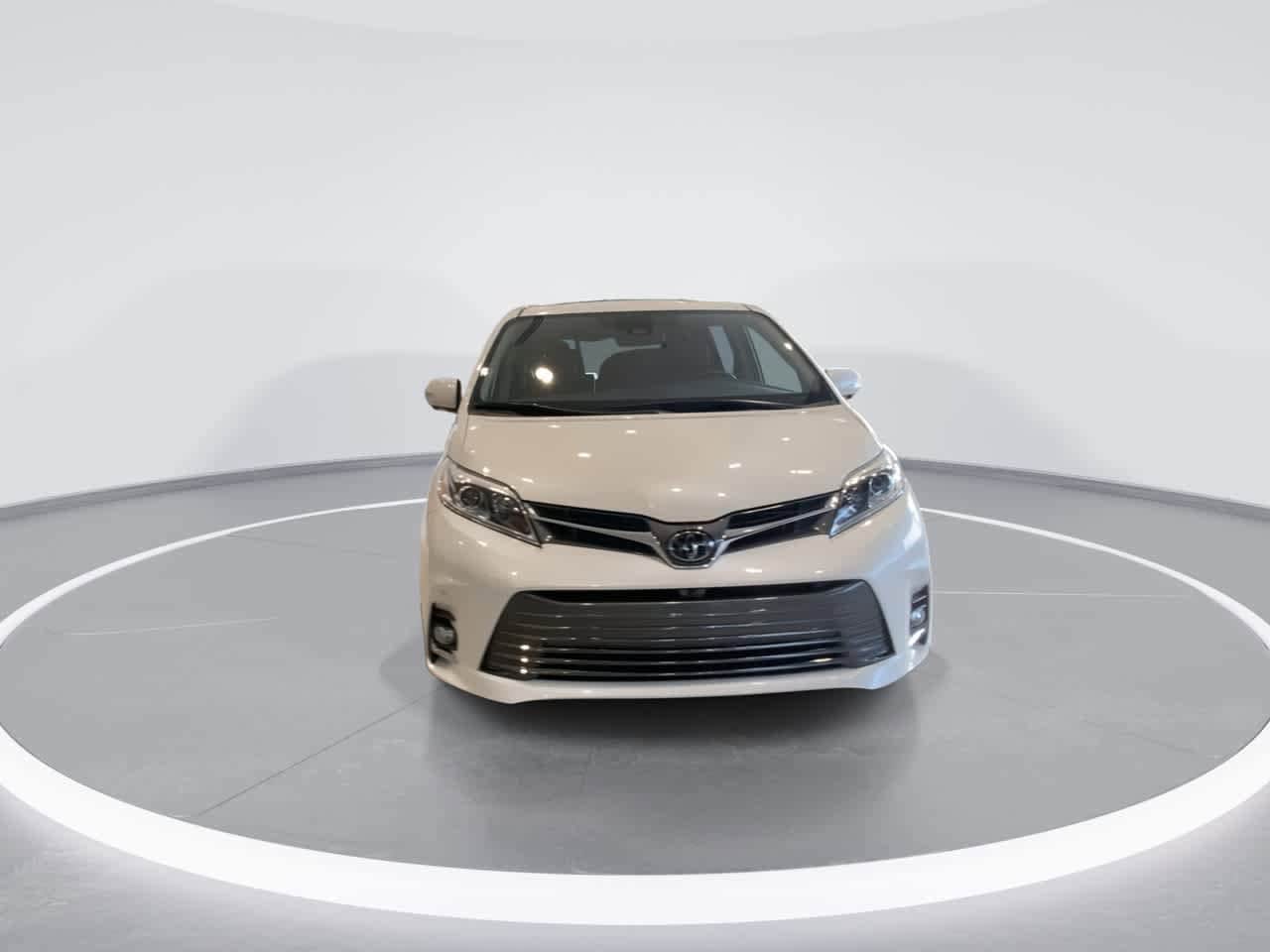 Thumbnail: 2020 Toyota Sienna - 3