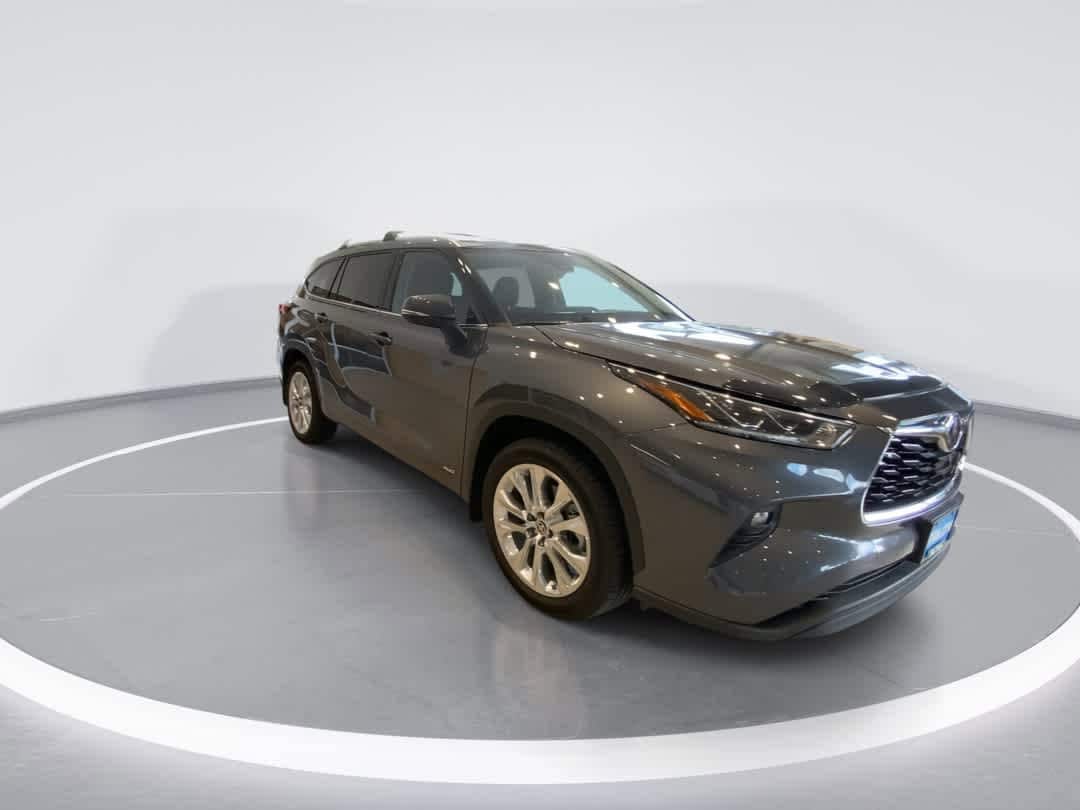 Thumbnail: 2023 Toyota Highlander - 2