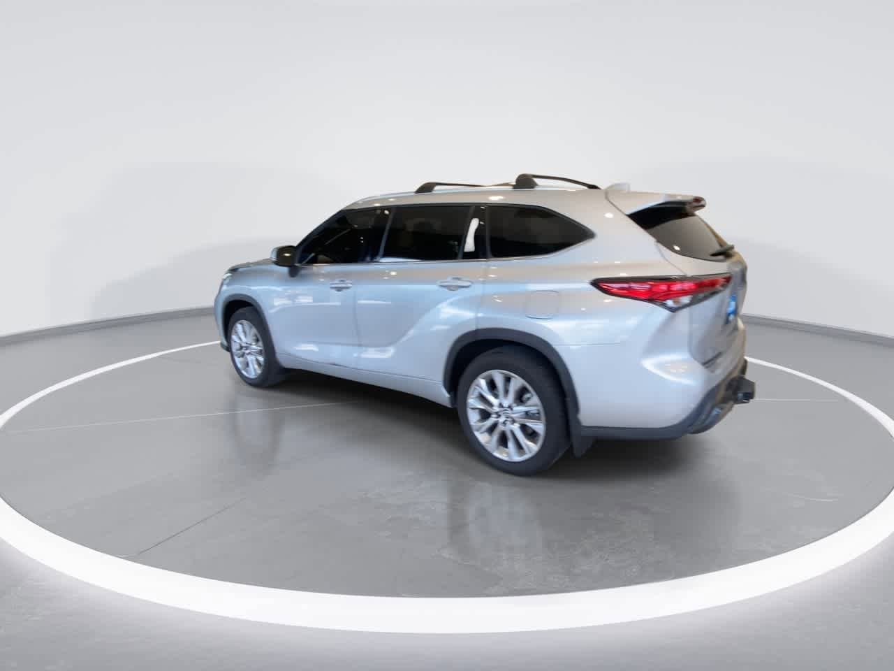 Thumbnail: 2022 Toyota Highlander - 6