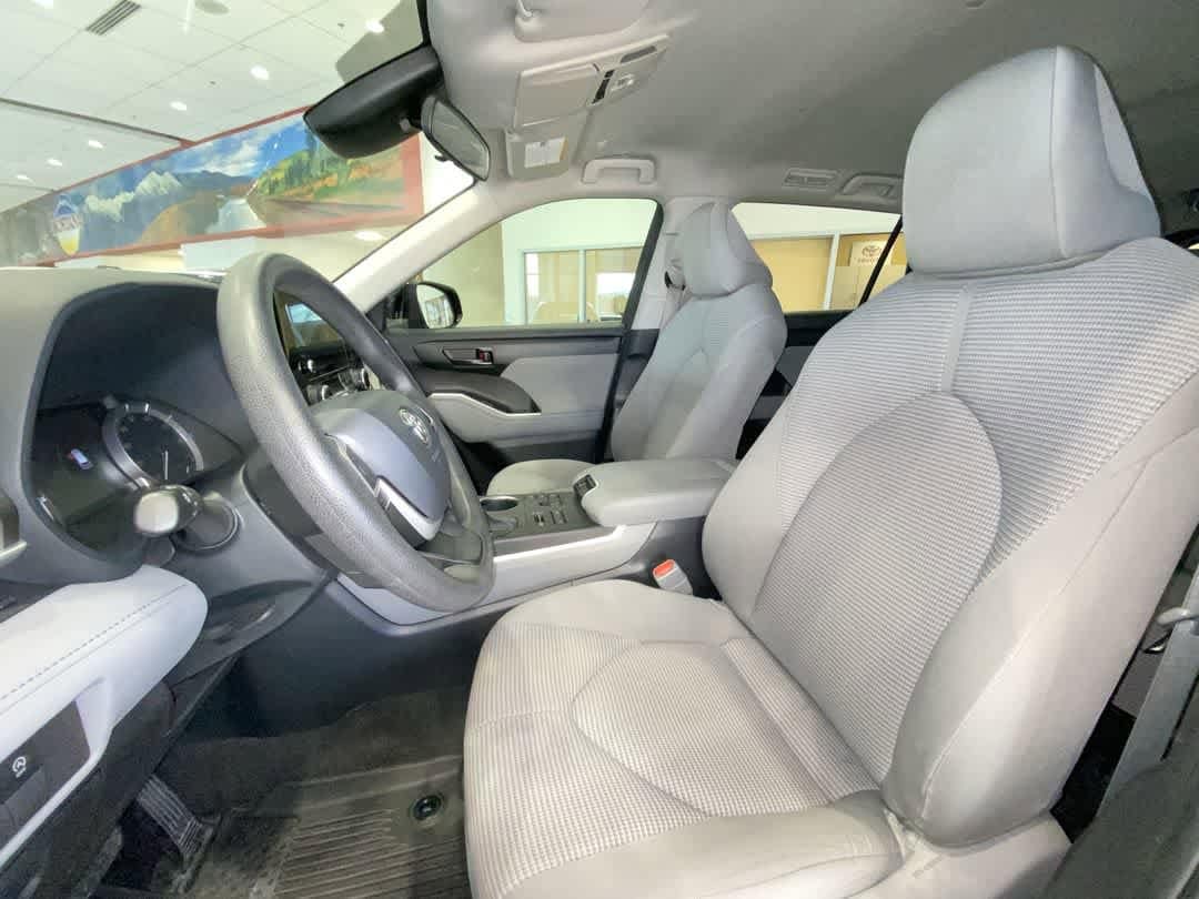 Thumbnail: 2023 Toyota Highlander - 13