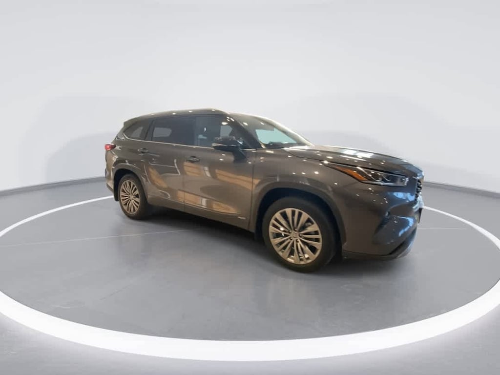 Used 2023 Toyota Highlander Hybrid Platinum SUV