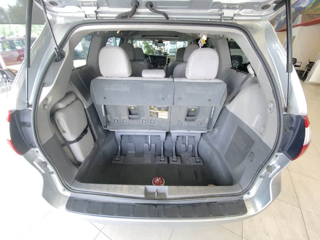 Thumbnail: 2019 Toyota Sienna - 26