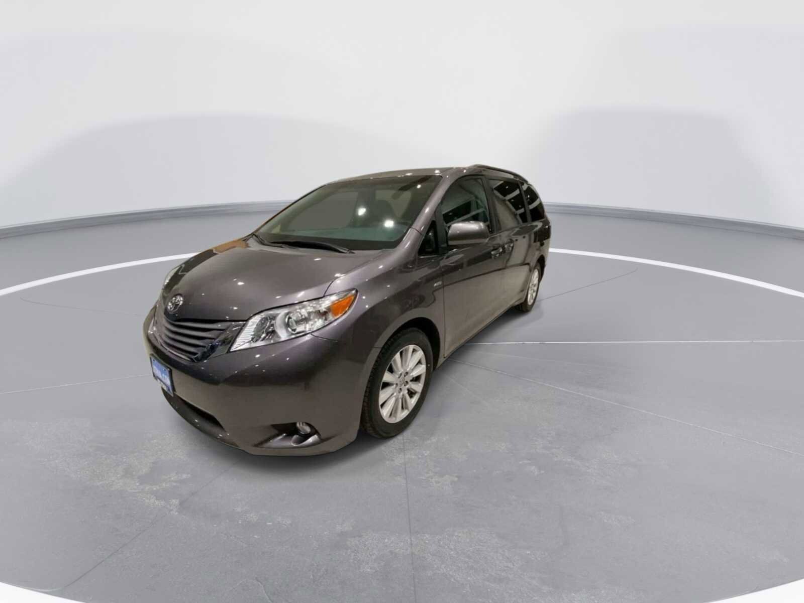 Thumbnail: 2017 Toyota Sienna - 5