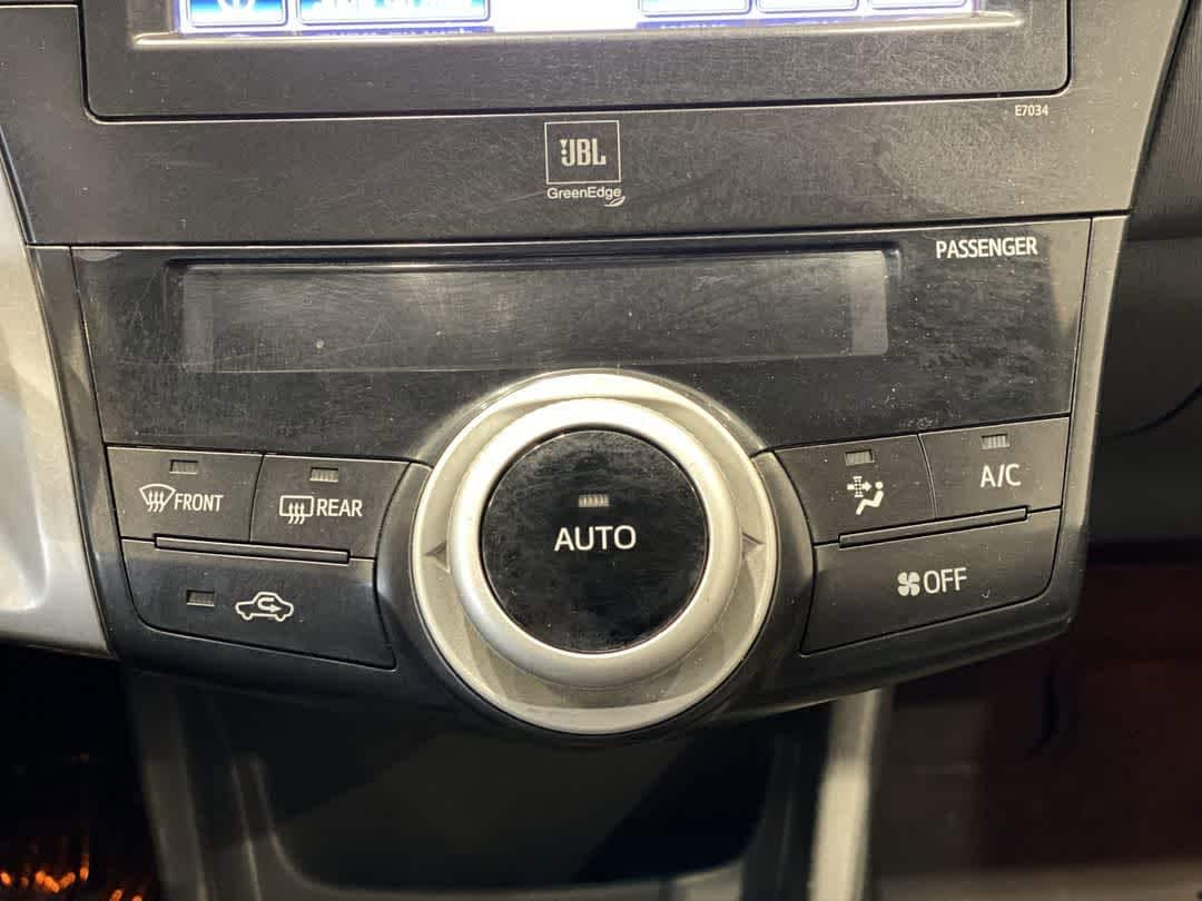 Thumbnail: 2013 Toyota Prius v - 22