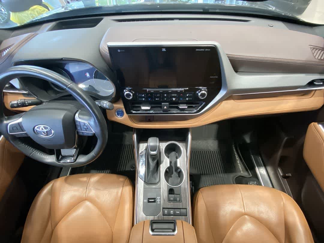 Thumbnail: 2020 Toyota Highlander - 24