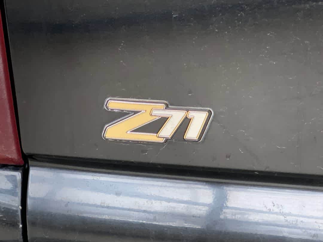 Thumbnail: 2002 Chevrolet Tahoe - 11