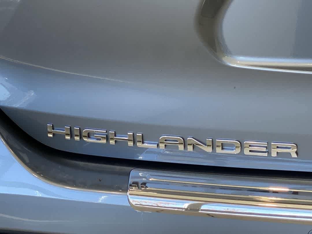 Thumbnail: 2023 Toyota Highlander - 11