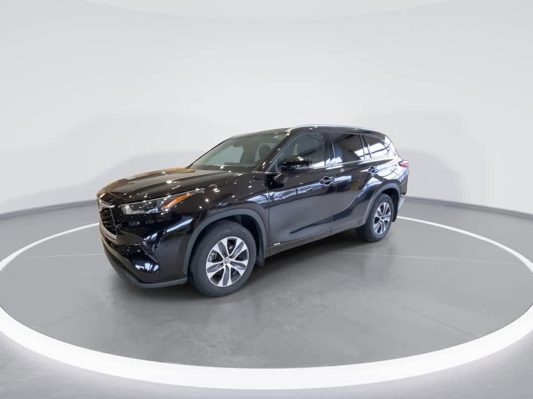 Thumbnail: 2022 Toyota Highlander - 4