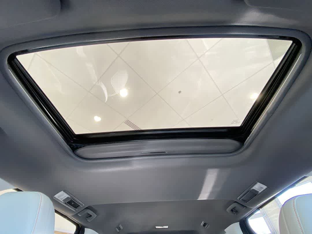 Thumbnail: 2022 Toyota Sienna - 25