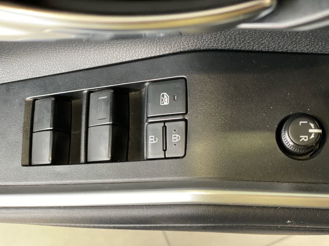 Thumbnail: 2021 Toyota Highlander - 16