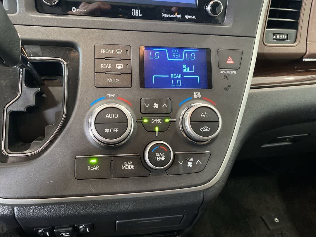 Thumbnail: 2020 Toyota Sienna - 21