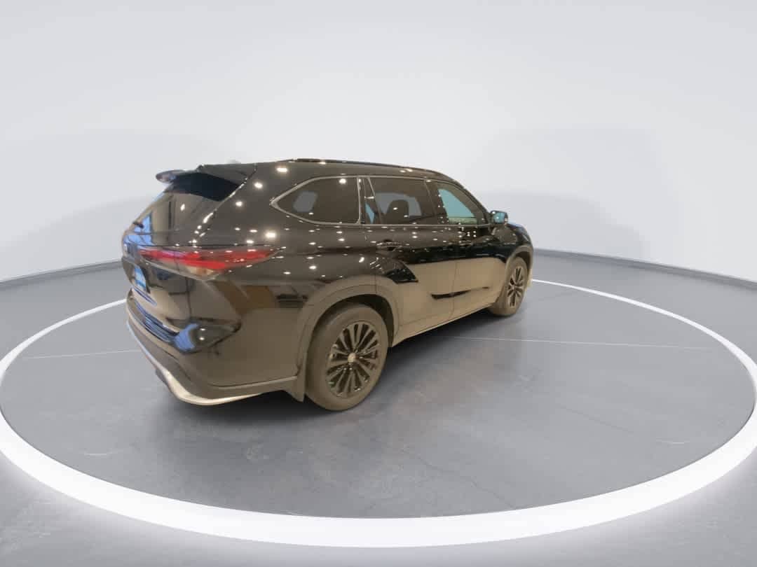 Thumbnail: 2025 Toyota Highlander - 8